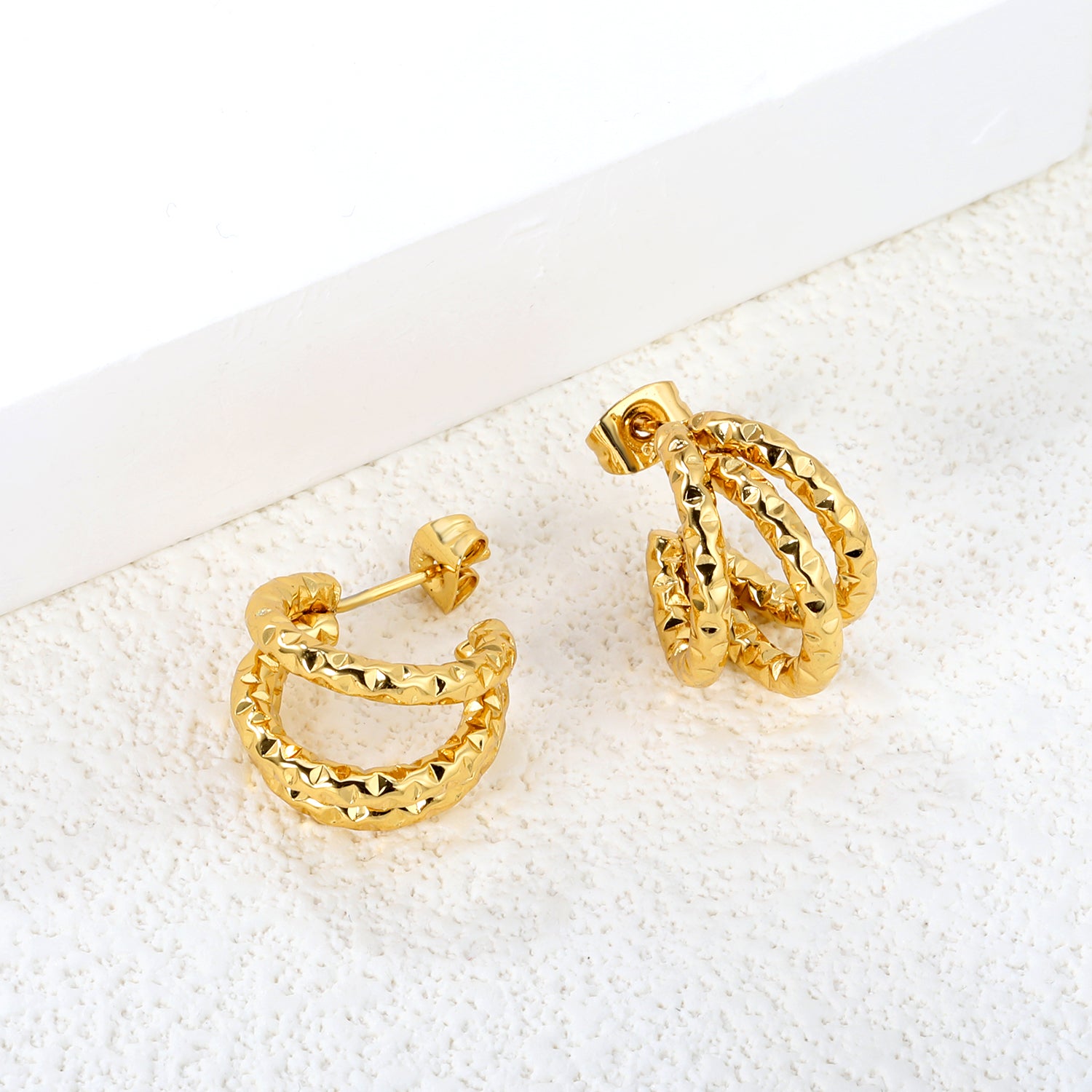 Wholesale Stainless Steel 18K Gold Plated Triple Thread C Shape Stud EarringsHigh-resolution Lifestyle Photos