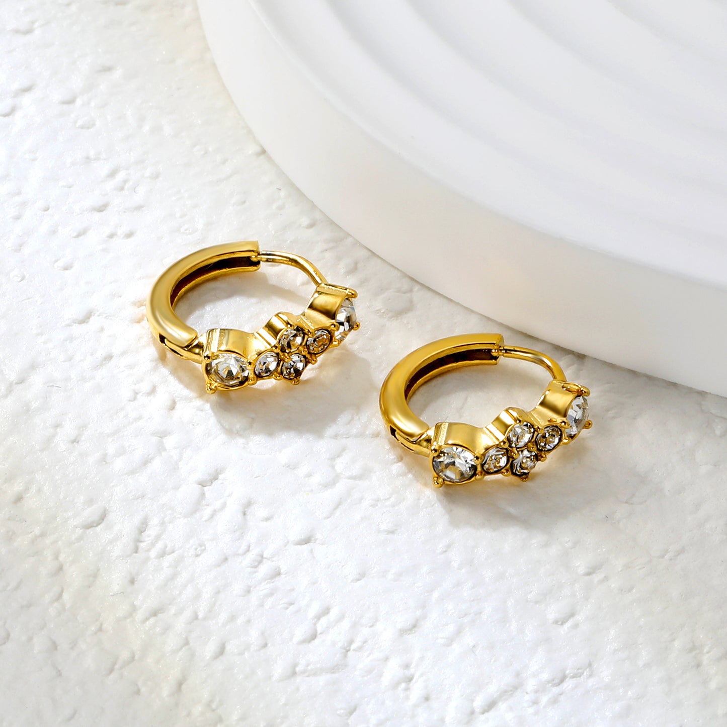 Wholesale Stainless Steel Geometric Six-Piece Round Zircon Hoop EarringsClose-up of the light-colored ambiance