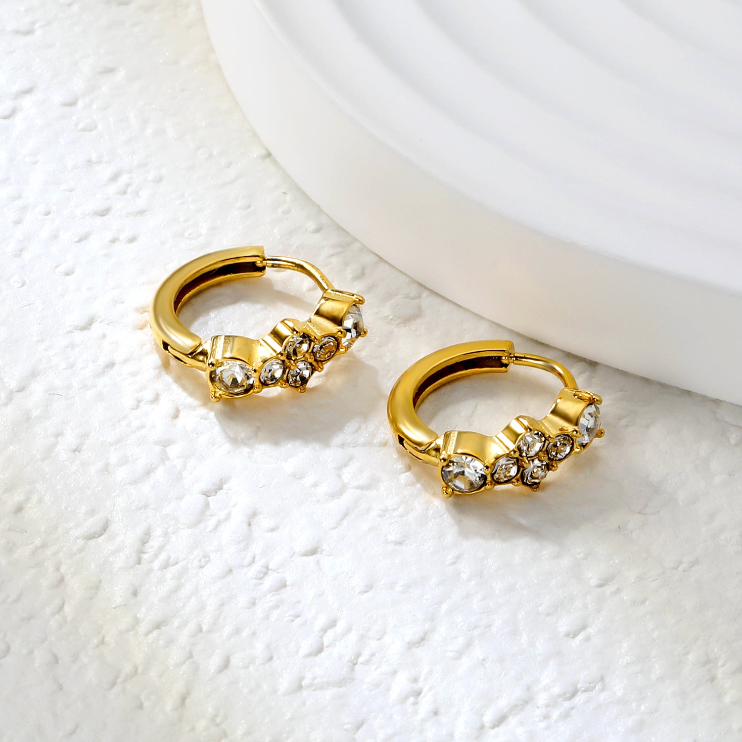 Wholesale Stainless Steel Geometric Six-Piece Round Zircon Hoop EarringsClose-up of the light-colored ambiance