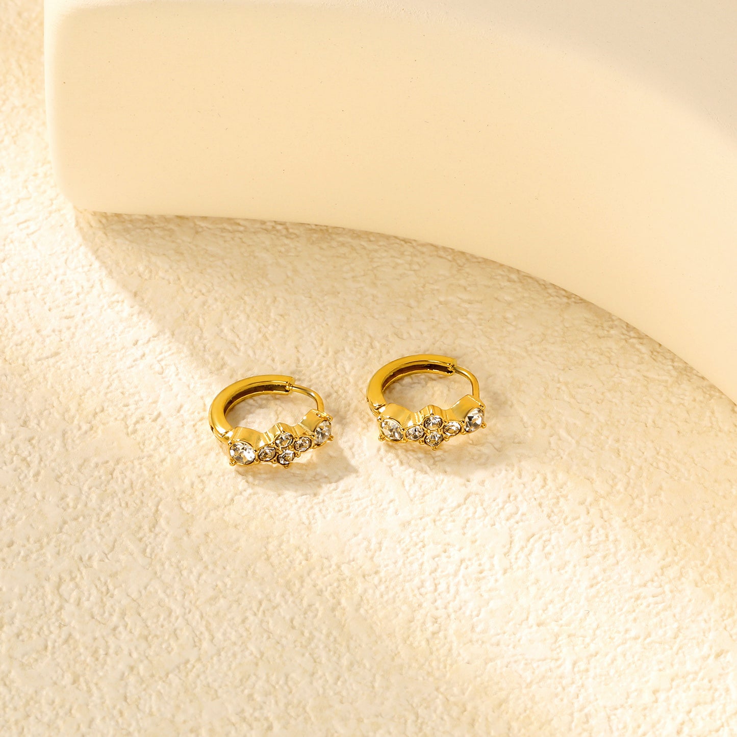 Wholesale Stainless Steel Geometric Six-Piece Round Zircon Hoop EarringsClose-ups of the gold plating and details