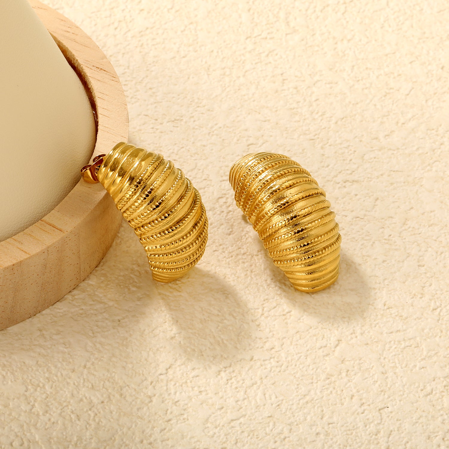 Wholesale Stainless Steel Luxe Arched Twisted Texture StudsClose-ups of the gold plating and details