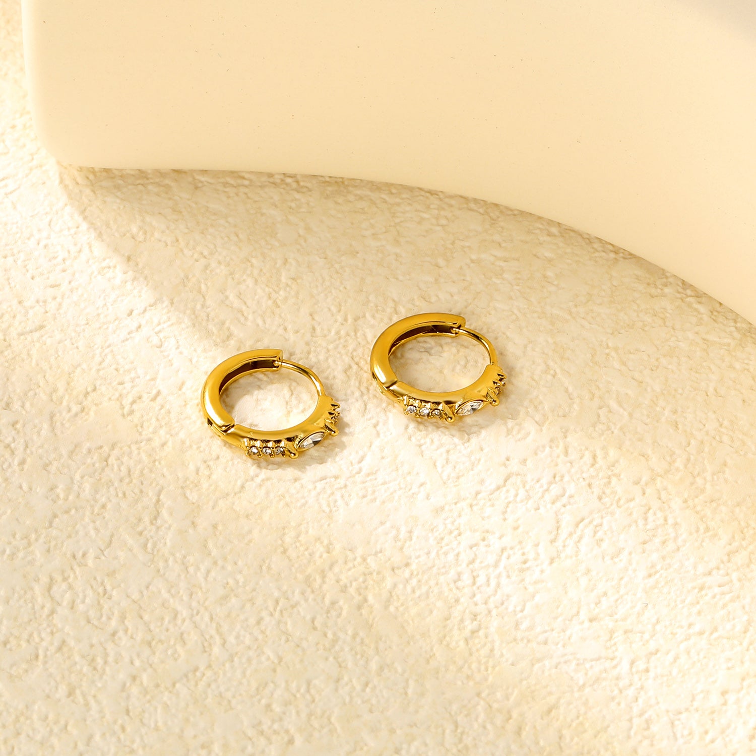 Wholesale Stainless Steel Luxe Leaf CNC Diamond Hoop EarringsClose-ups of the gold plating and details
