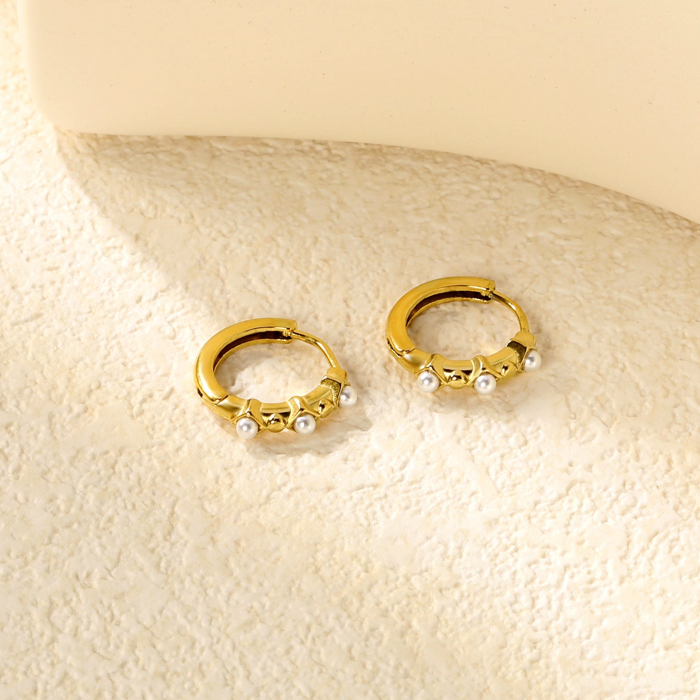 Wholesale Stainless Steel Modern Rhombus and Pearl Hoop EarringsClose-ups of the gold plating and details_pearl