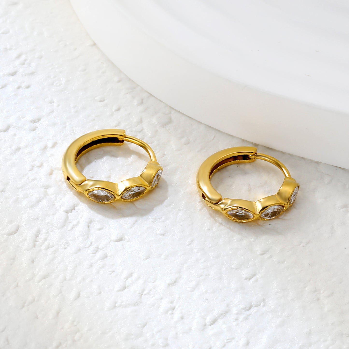 Wholesale Stainless Steel Natural Oval Zircon Hoop EarringsClose-up of the light-colored ambiance