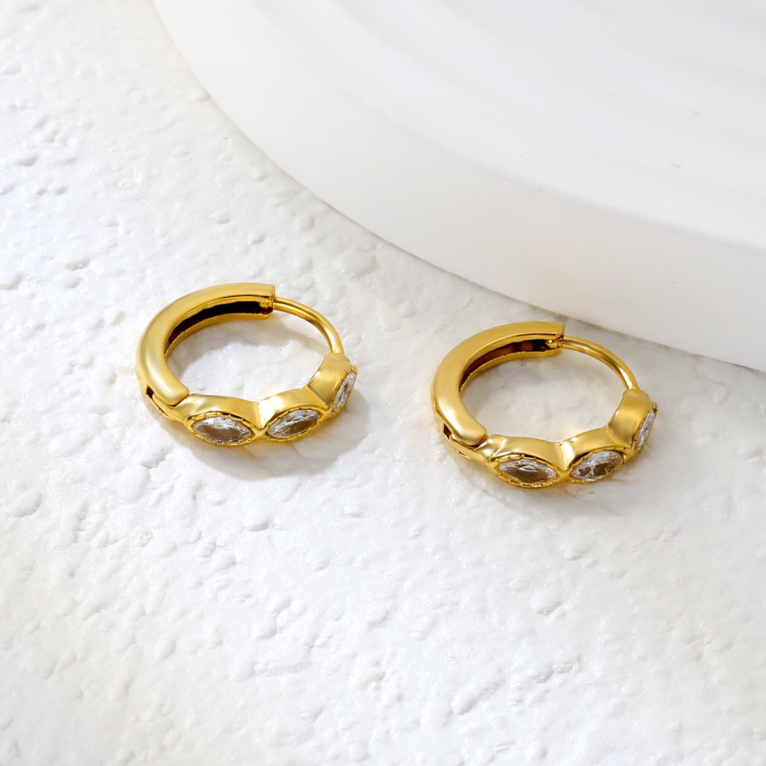 Wholesale Stainless Steel Natural Oval Zircon Hoop EarringsClose-up of the light-colored ambiance