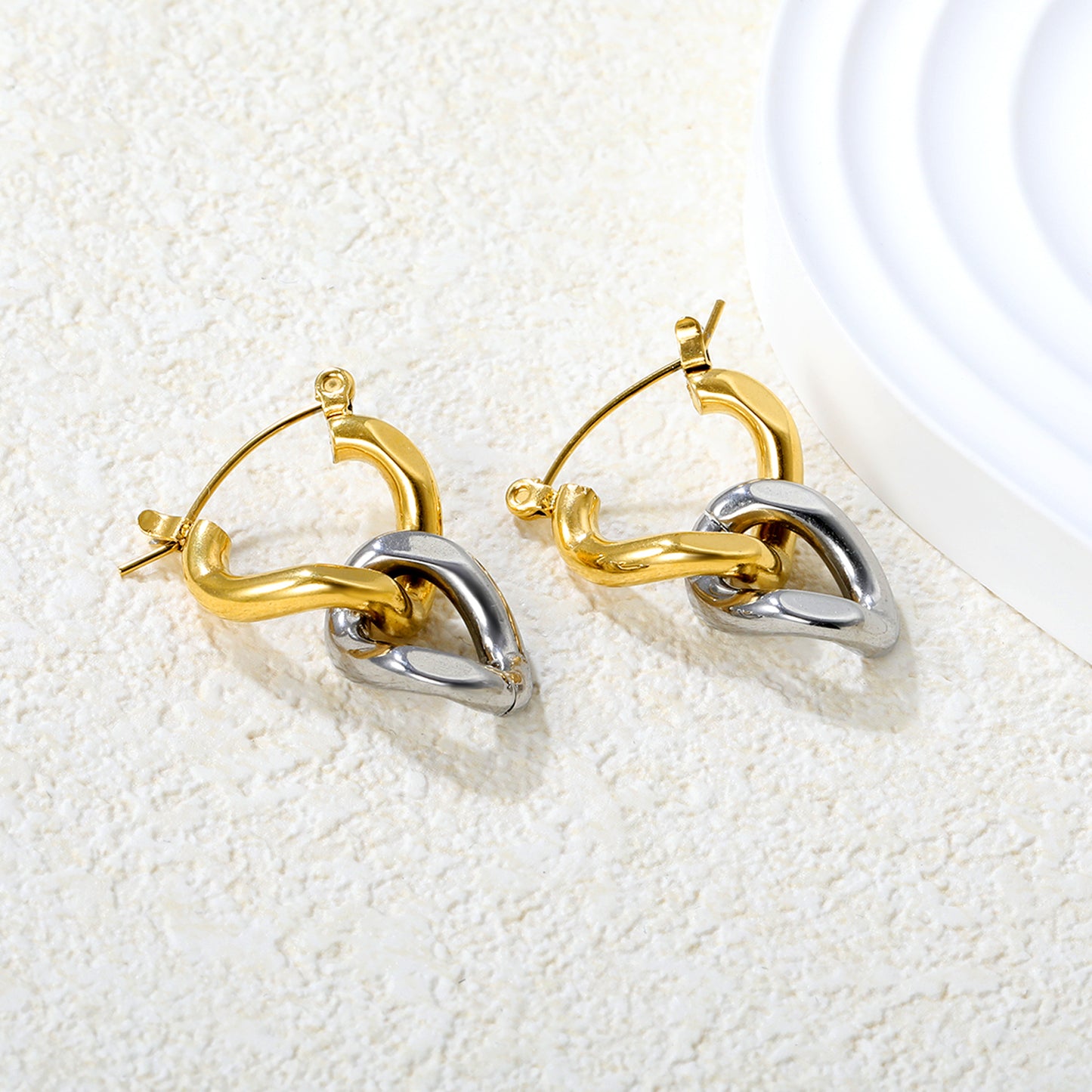 Wholesale Two-Tone Hoop Earrings Gold and Silver Interwoven Design Light LuxuryHigh-resolution Lifestyle Photos