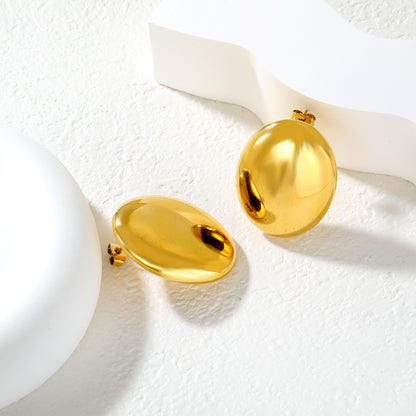 Wholesale Waterproof 18K PVD Gold Plated High Polish Oval StudsClose-up of the light-colored ambiance