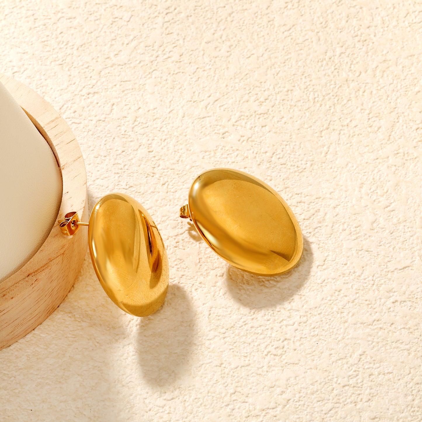 Wholesale Waterproof 18K PVD Gold Plated High Polish Oval StudsClose-ups of the gold plating and details
