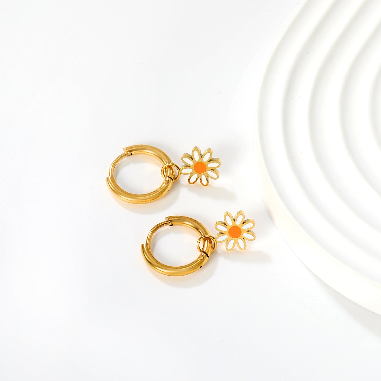 Wholesale Waterproof PVD Gold Orange Daisy Flower Hoop EarringsHigh-resolution scene image
