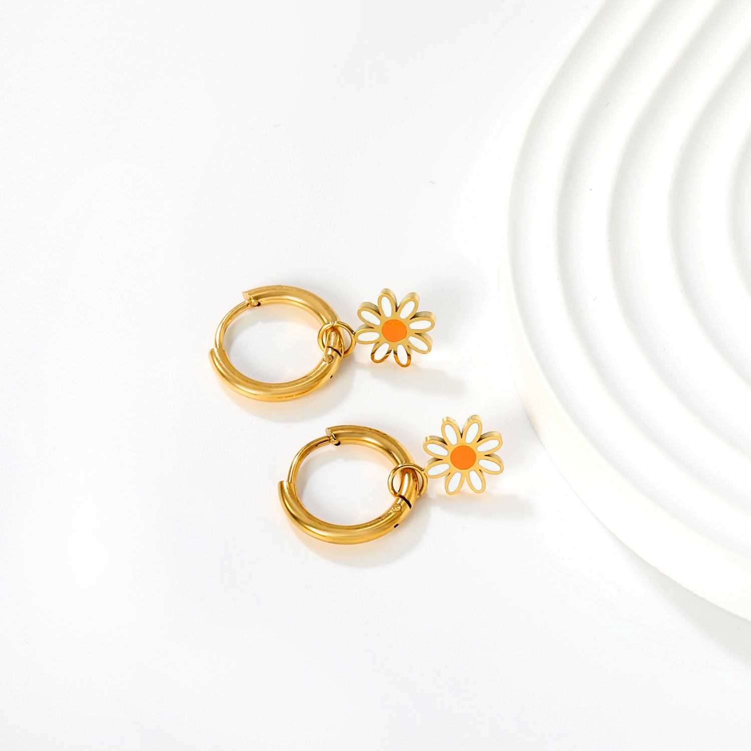 Wholesale Waterproof PVD Gold Orange Daisy Flower Hoop EarringsHigh-resolution scene image
