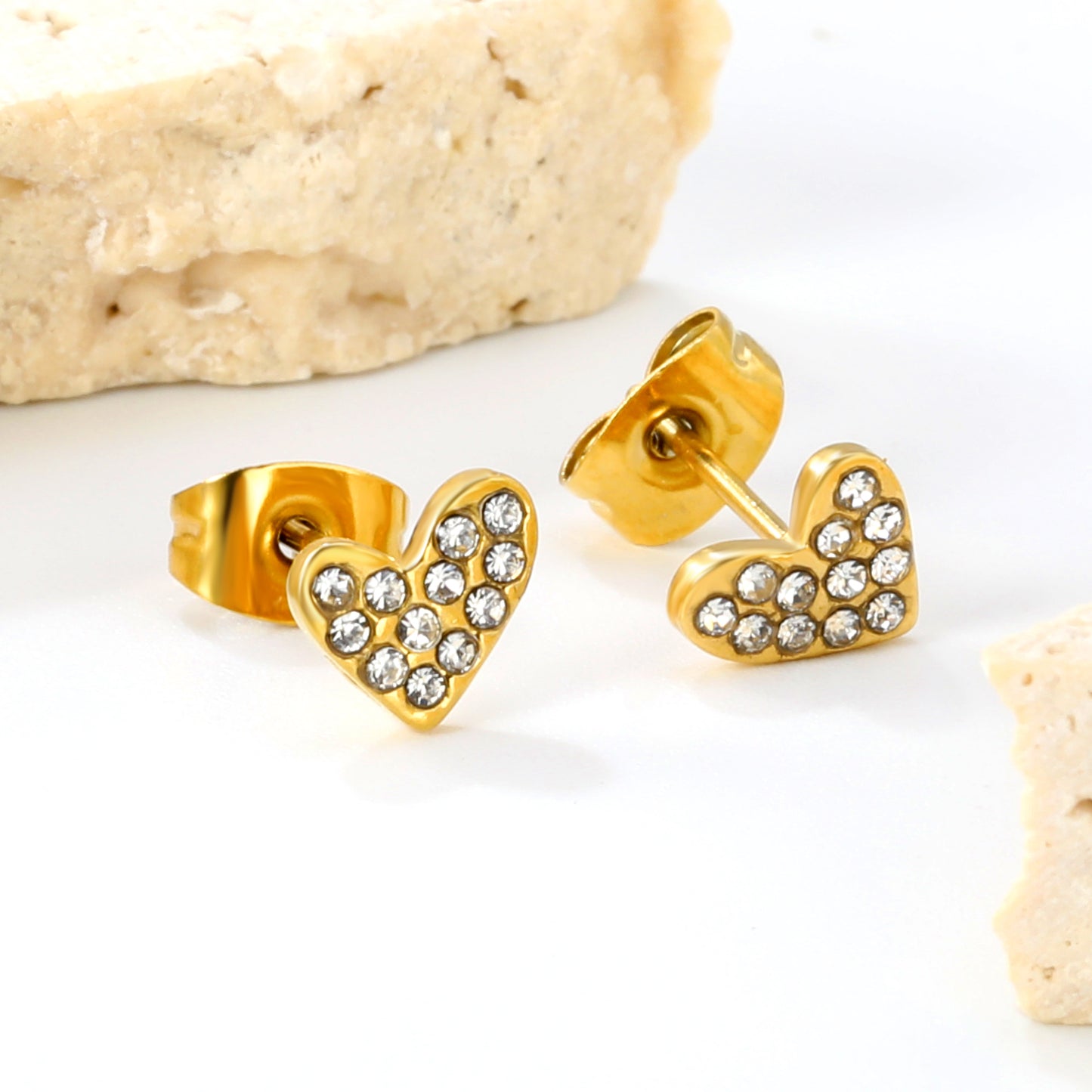 Wholesale stainless steel 18K gold plated heart-shaped white diamonds ordinary pin earringsHigh-resolution Lifestyle Photos