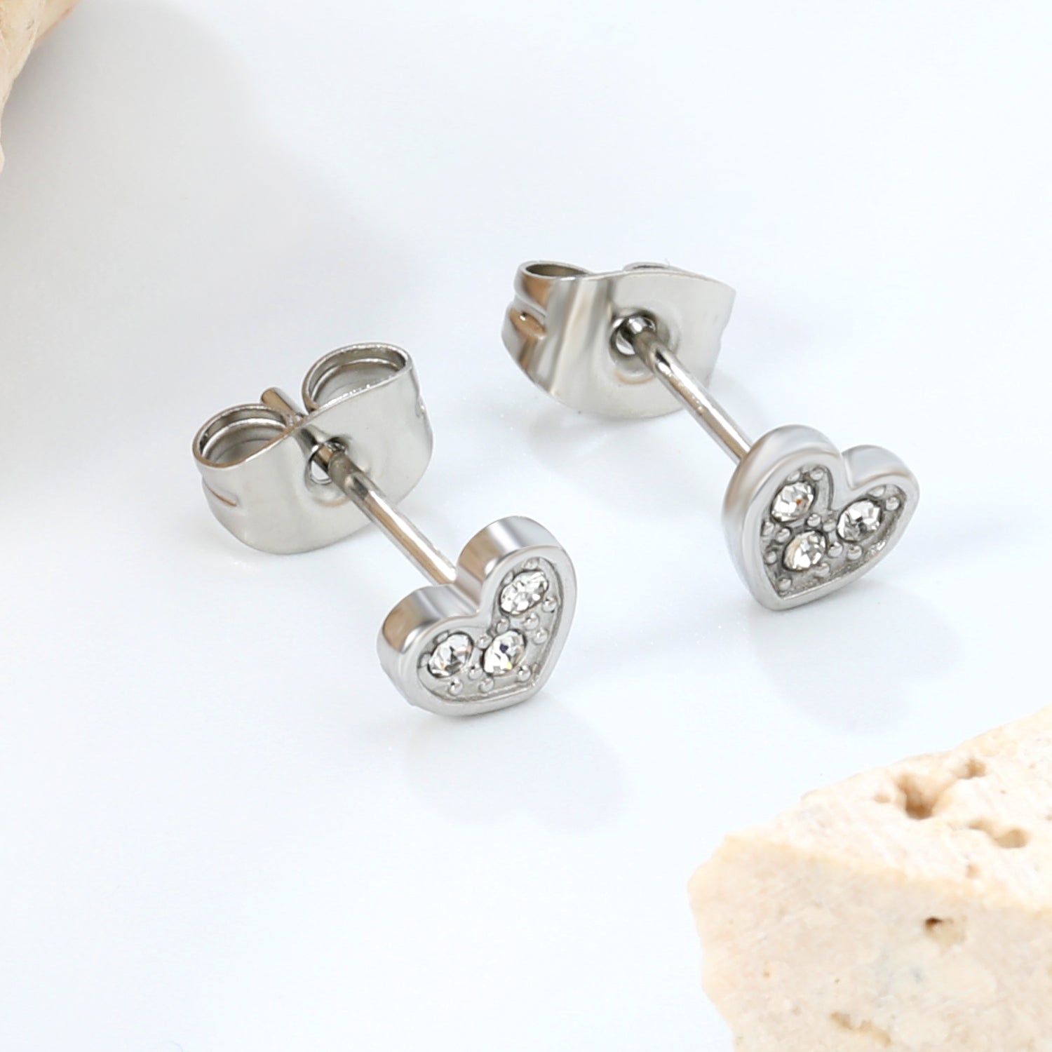 Wholesale stainless steel 18K gold plated heart-shaped white diamonds stick ordinary pin earringsHigh-resolution Lifestyle Photos_silver