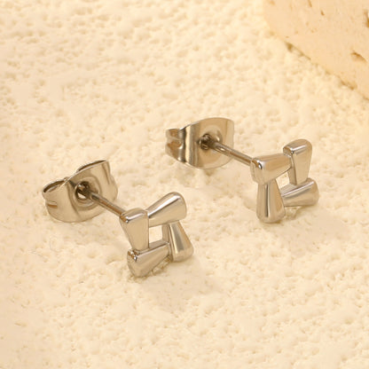 Wholesale stainless steel 18K gold plated openwork quadrilateral plain pin earringsClose-ups of the gold plating and details_silver