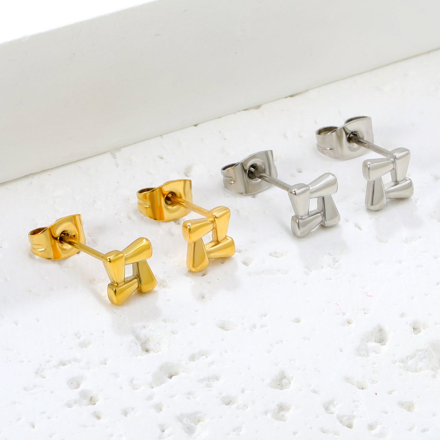 Wholesale stainless steel 18K gold plated openwork quadrilateral plain pin earringsCollection