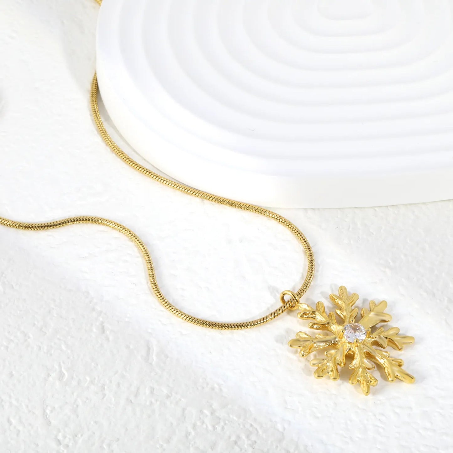 Winter Wonderland Snowflake Pendant Necklace | Tarnish-Free Gold Hypoallergenic