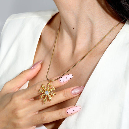 Winter Wonderland Snowflake Pendant Necklace | Tarnish-Free Gold Hypoallergenic