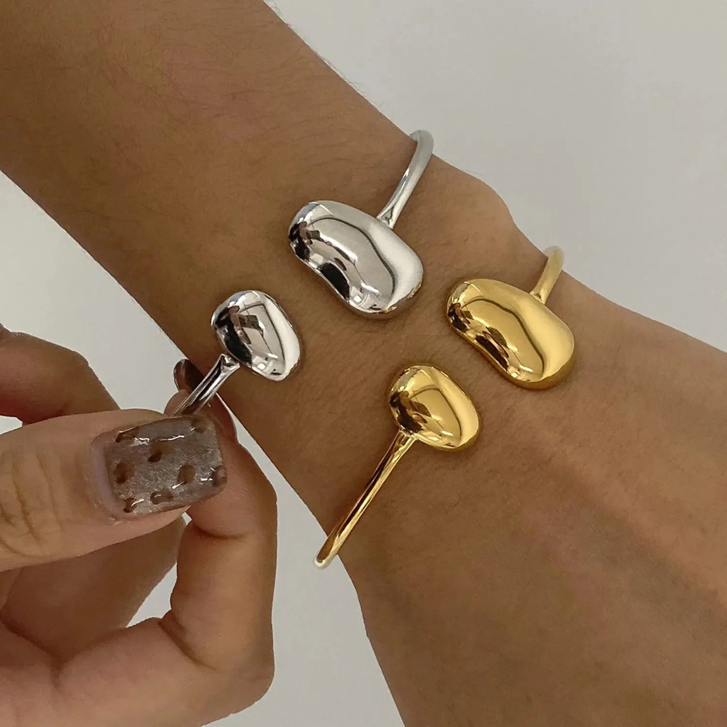 Wholesale Waterproof PVD Gold/Silver Sculpted Asymmetric Dual-Bean Bangle