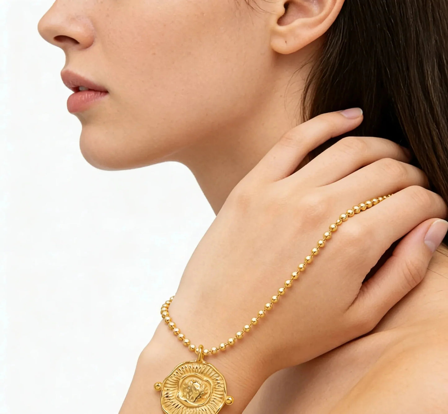 Wholesale Waterproof PVD Gold Relief-Textured Sun Badge Necklace