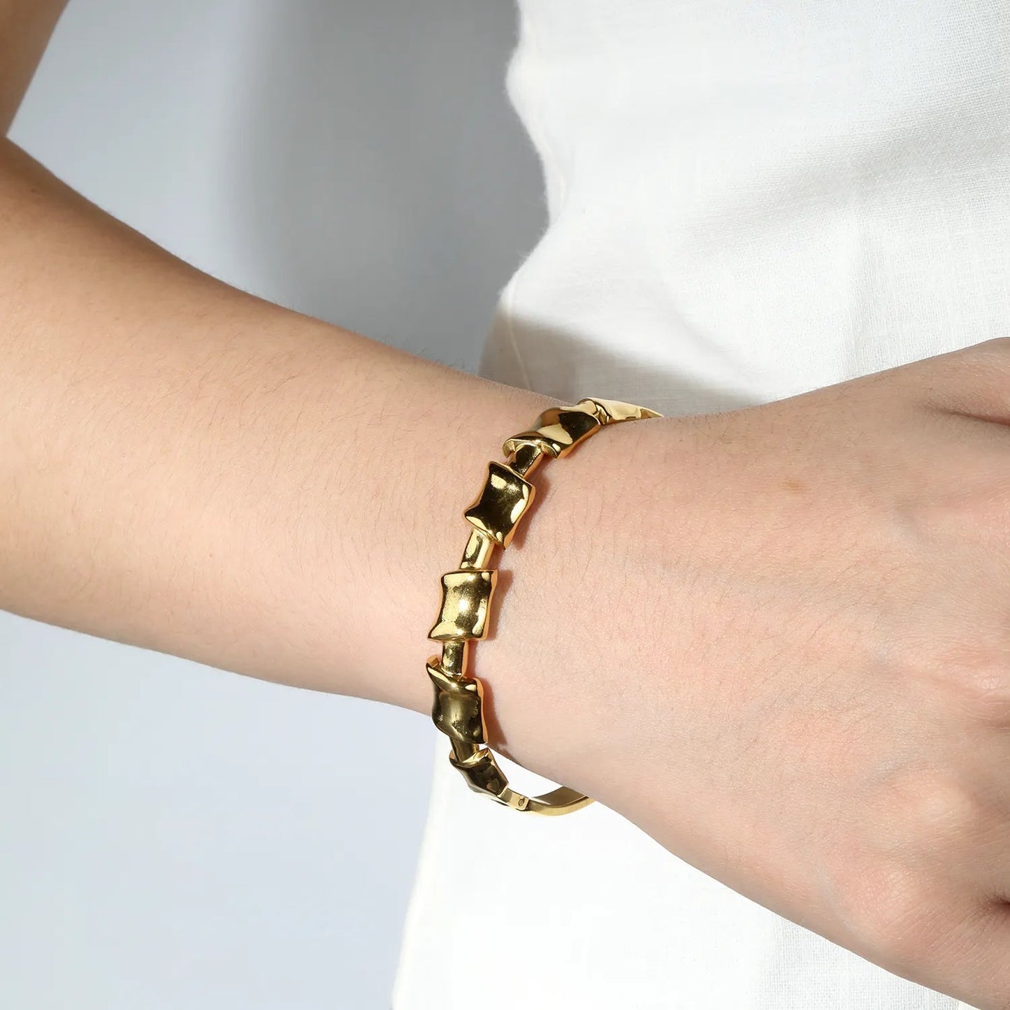 Bulk Oriental Elegance Jewelry: 21g Bamboo Block Hinged Bangle | 0 MOQ
