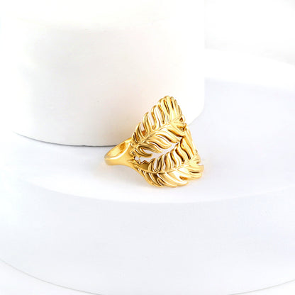 botanical-leaf-ring-styling-spring-summer-essentials