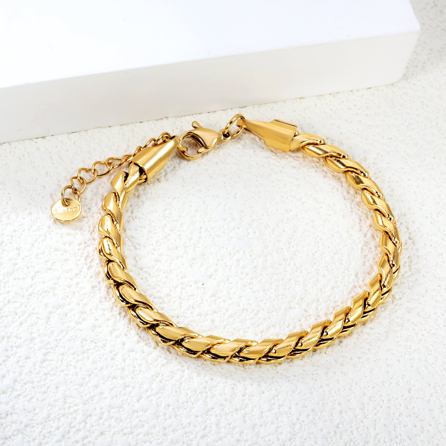 craftsman-luxury-bracelet-design-gold