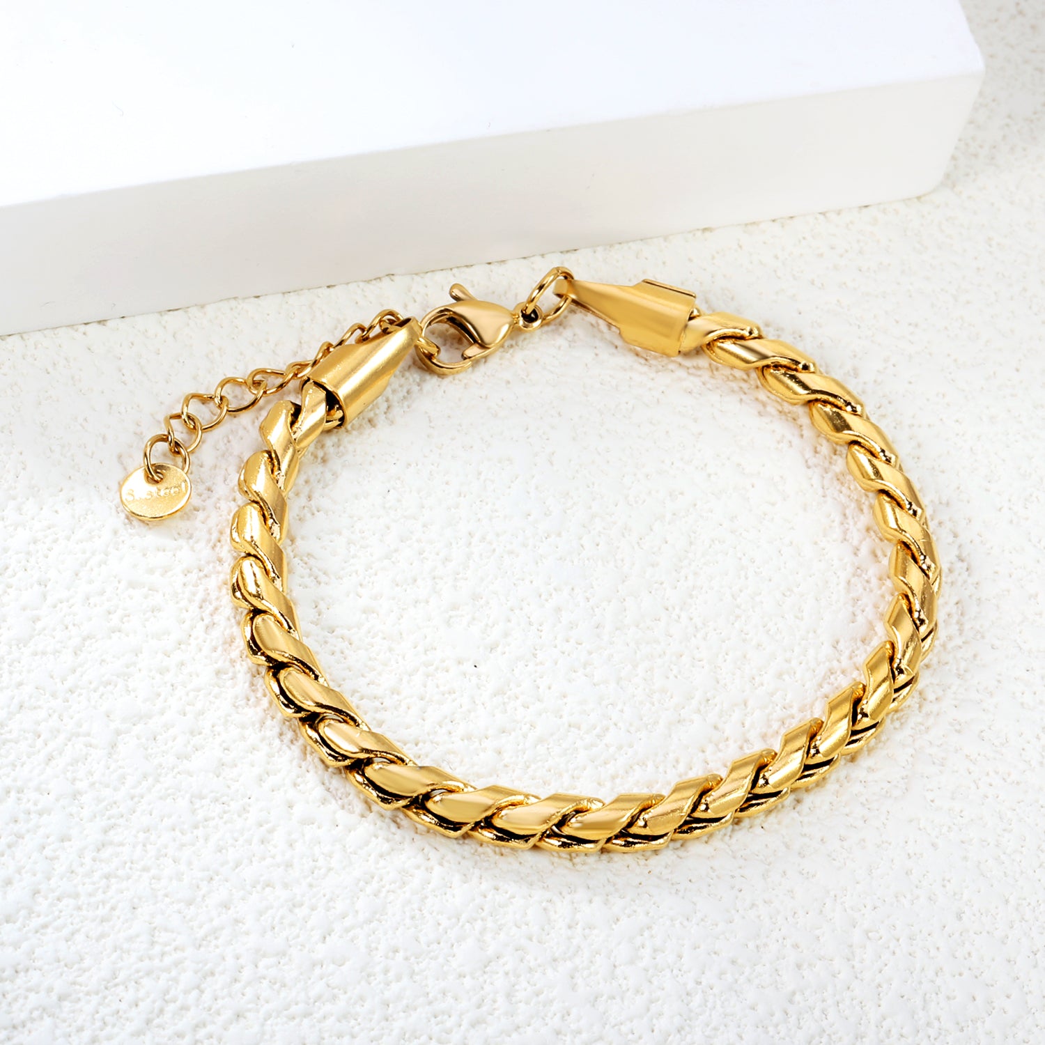 craftsman-luxury-bracelet-design-gold