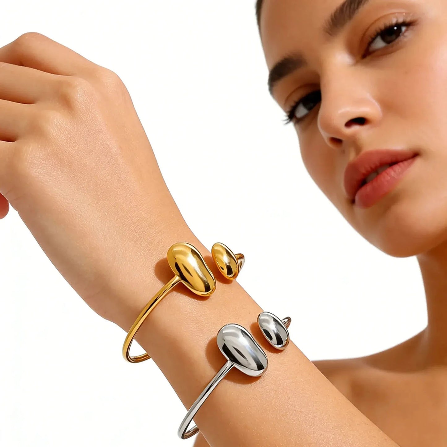 Wholesale Waterproof PVD Gold/Silver Sculpted Asymmetric Dual-Bean Bangle