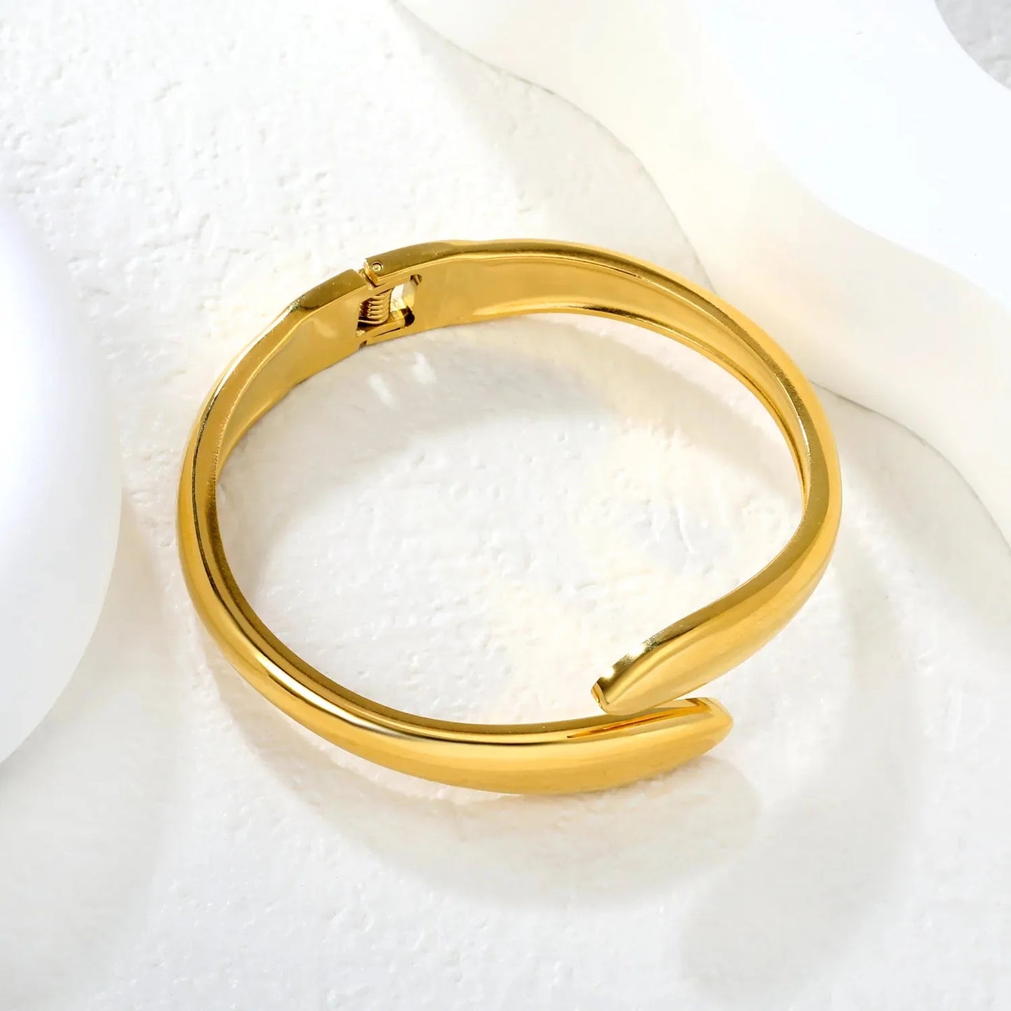 Elegant 304L Stainless Steel Teardrop Bangle | Waterproof Gold