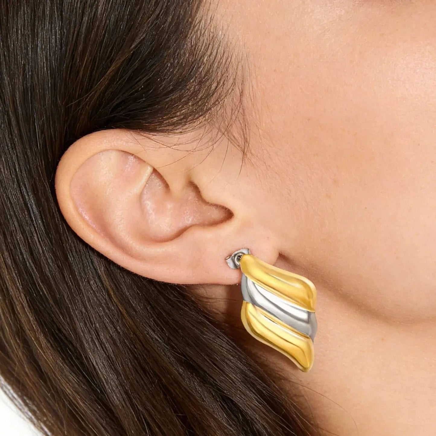 Wholesale Waterproof Two-Tone Spiral Sculpted Fluid Stud Earrings