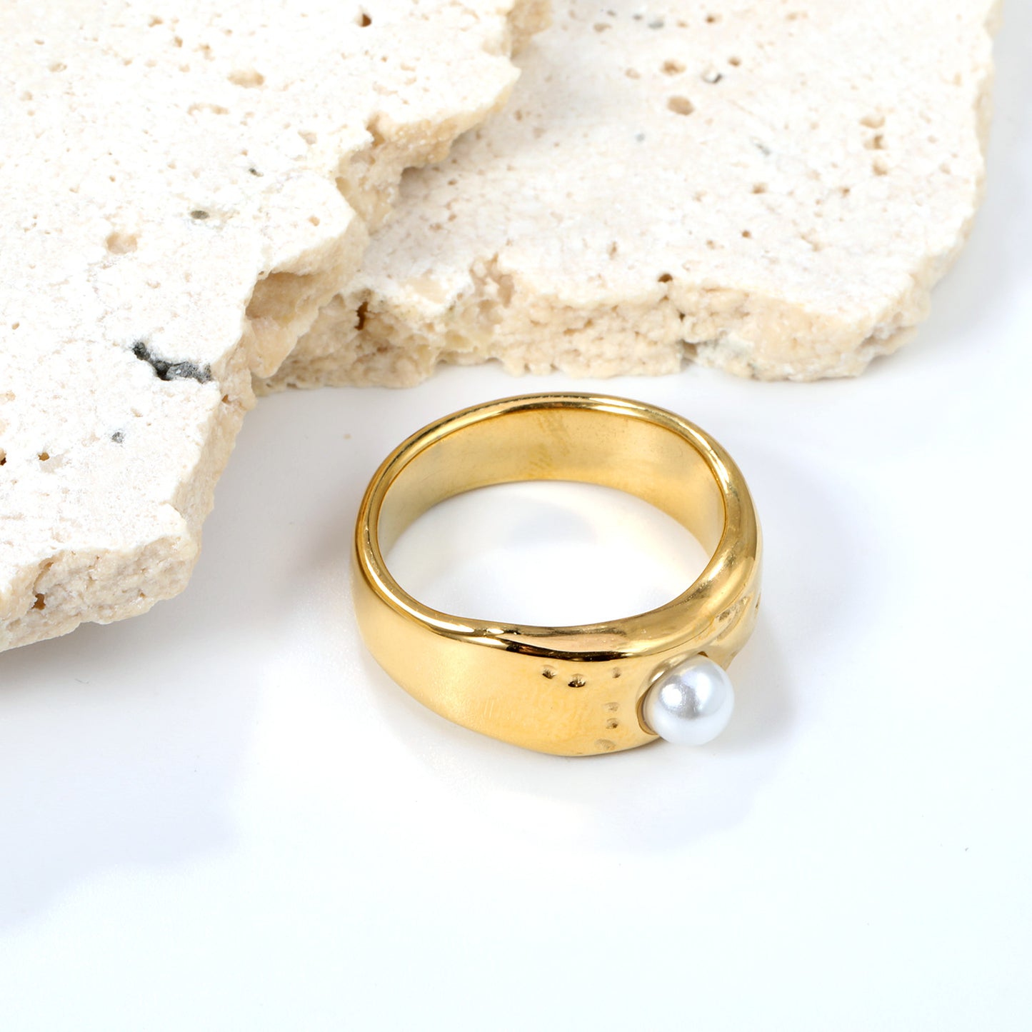 elegant-jewelry-office-styling