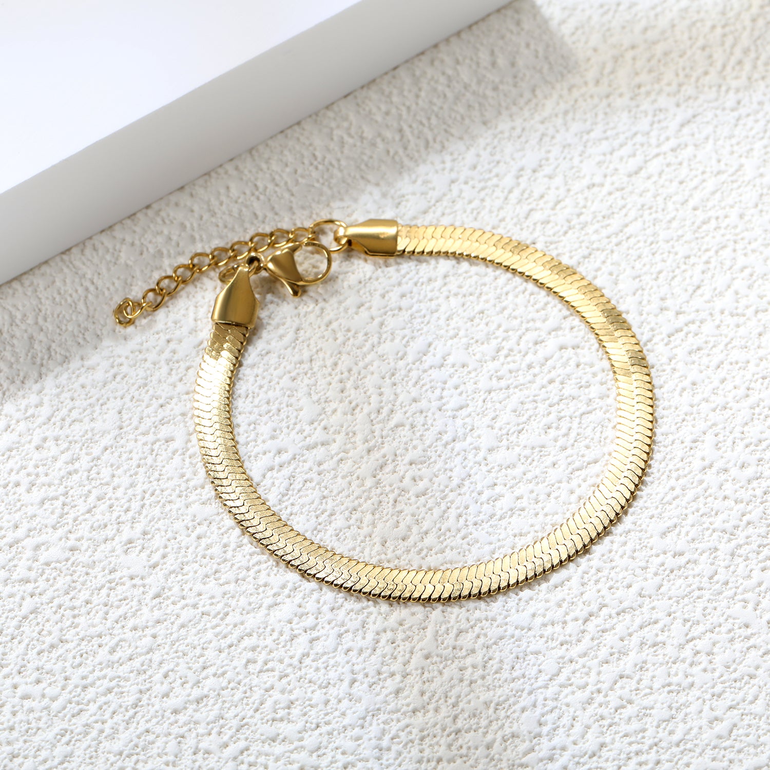 ergonomic-luxury-bracelets-design