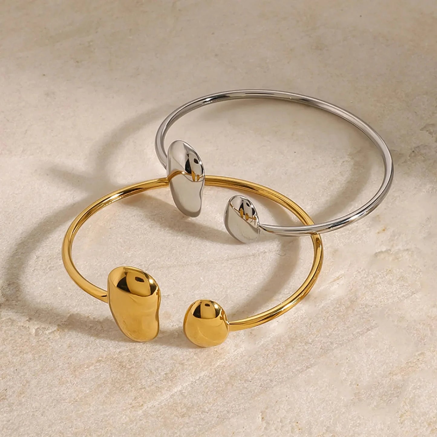 Wholesale Waterproof PVD Gold/Silver Sculpted Asymmetric Dual-Bean Bangle