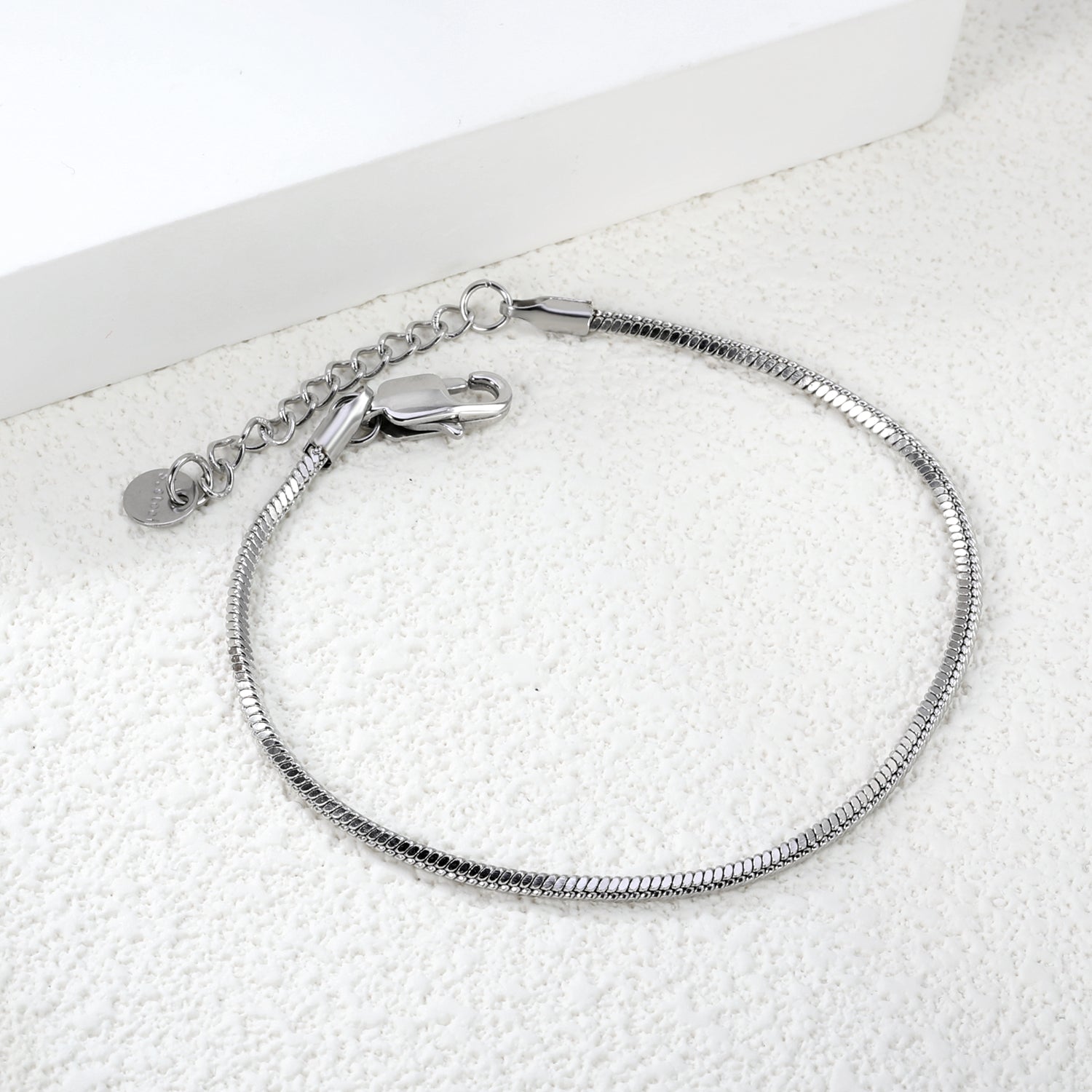 featherlight-luxury-bracelet-design-2mm-silver