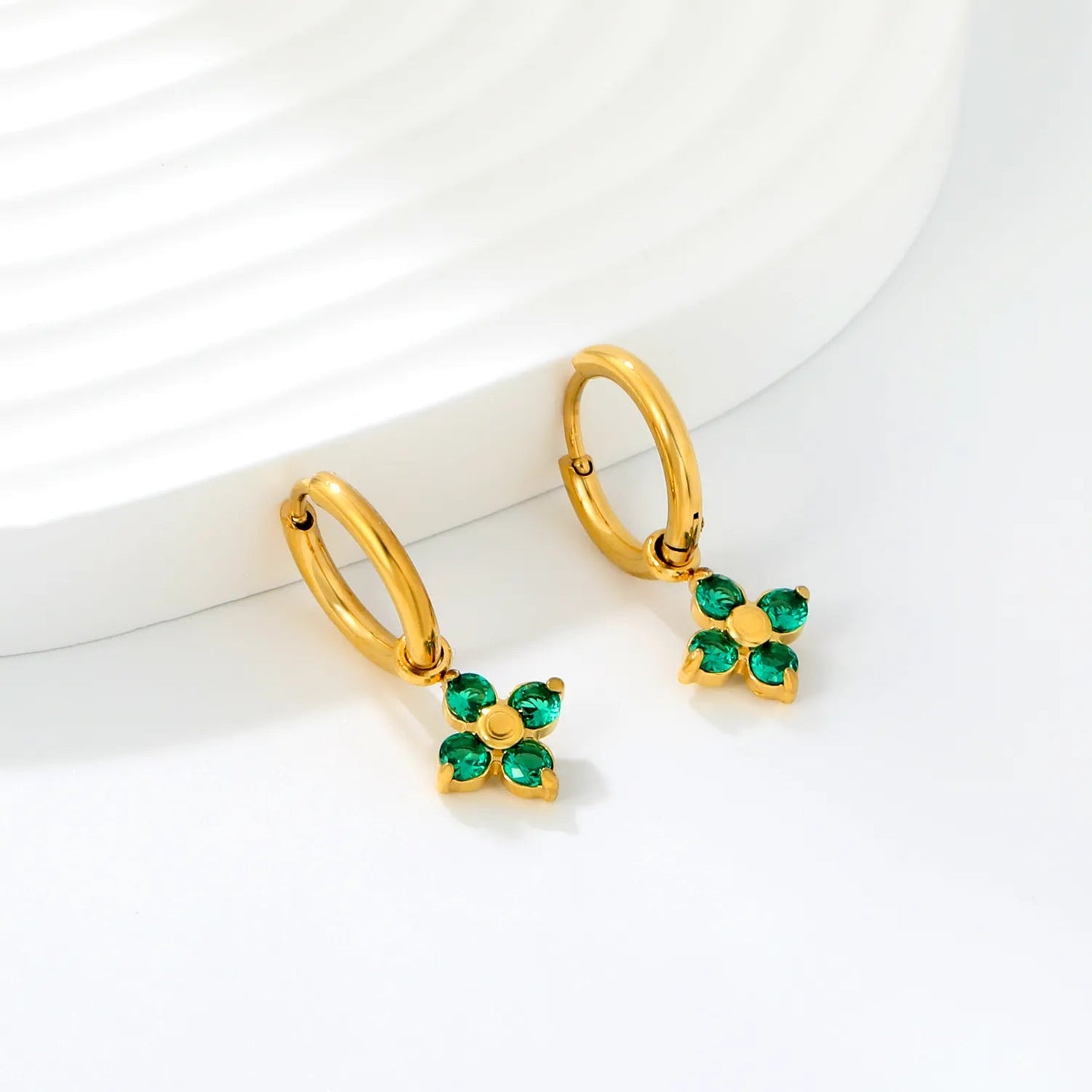 Wholesale four-claw emerald green cubic zirconia flower earrings