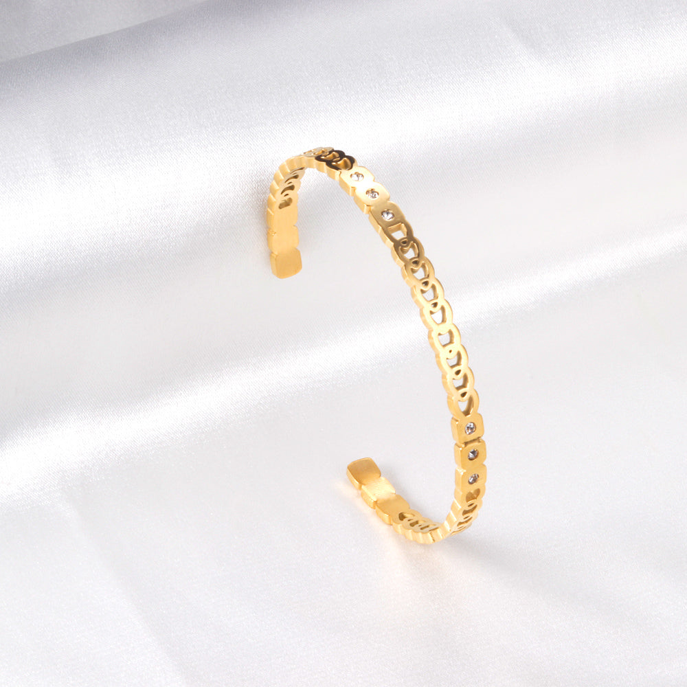 gold-filigree-bracelet-waterproof-tech  