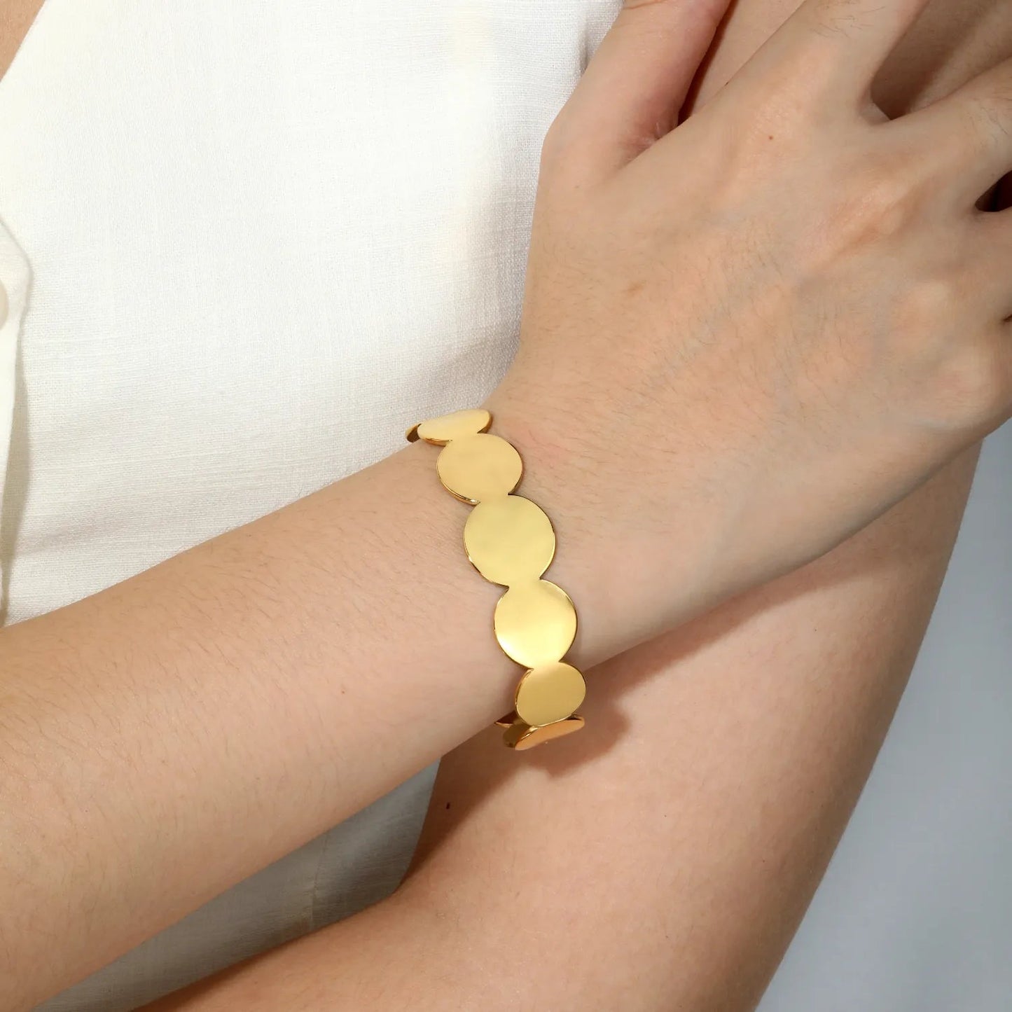 Bulk High-End Plain Gold Jewelry: Mirror Polished Disc Cuff | 0 MOQ