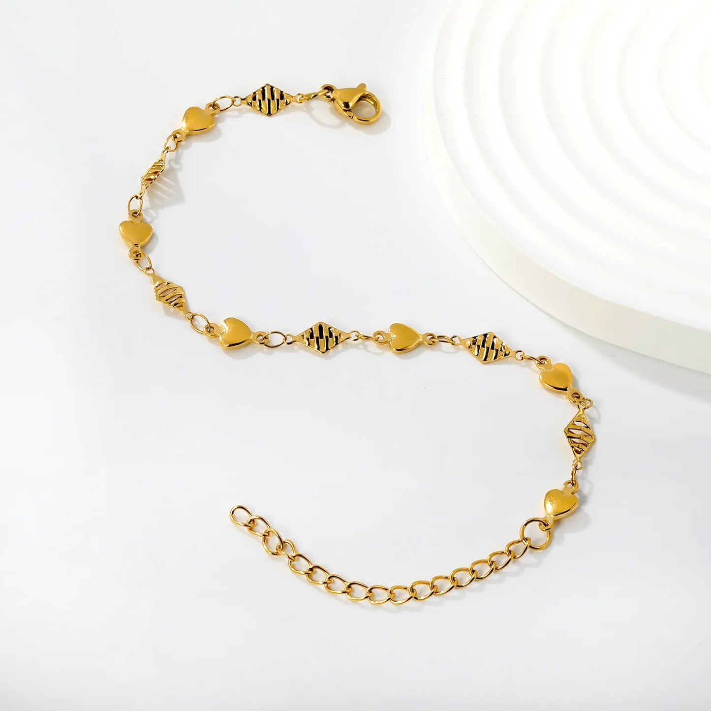 Waterproof 18K Gold Plated Textured Diamond and Polished Heart Bracelet