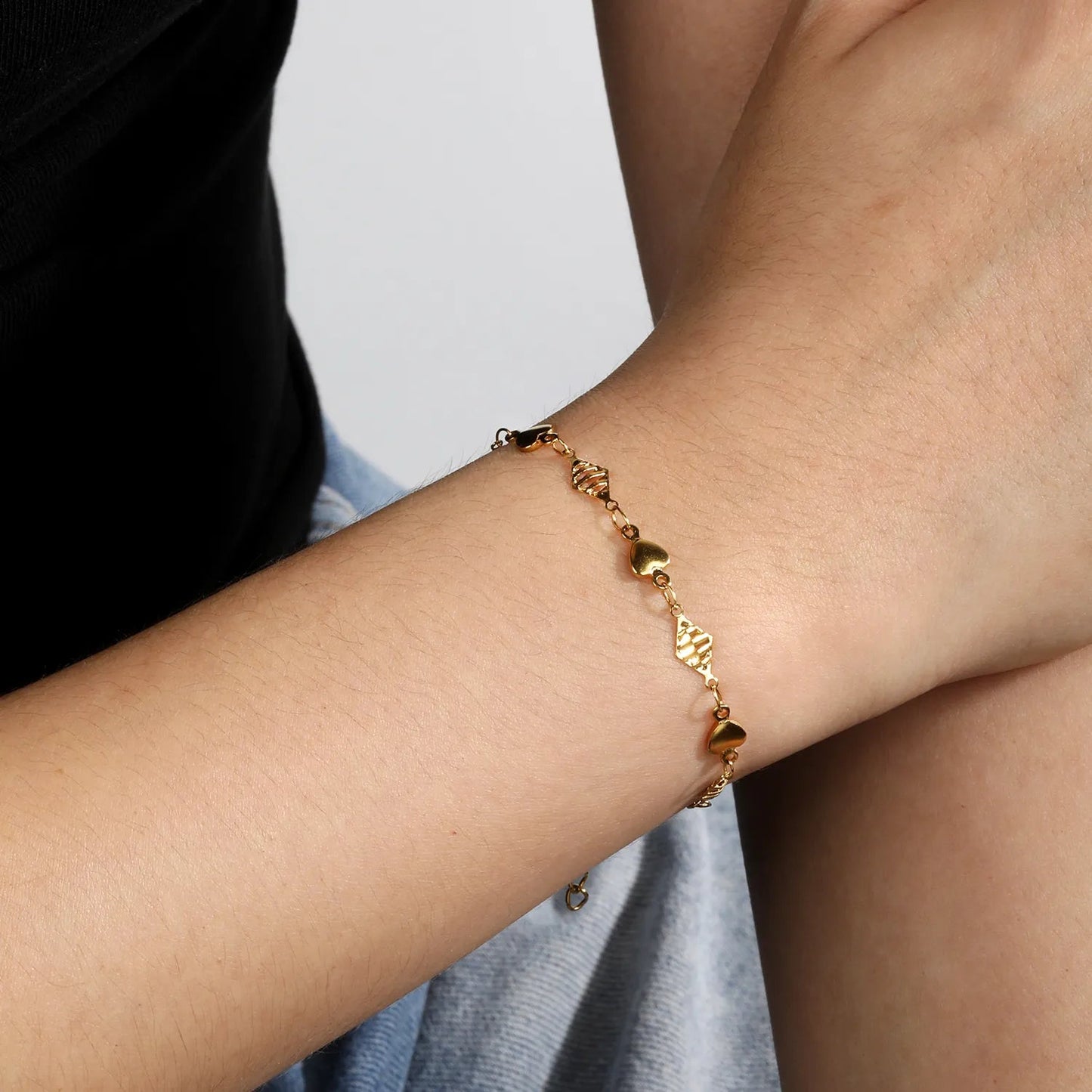 Waterproof 18K Gold Plated Textured Diamond and Polished Heart Bracelet
