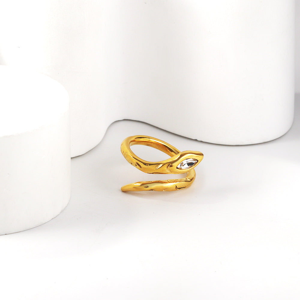 high-end-jewelry-styling-snake-design