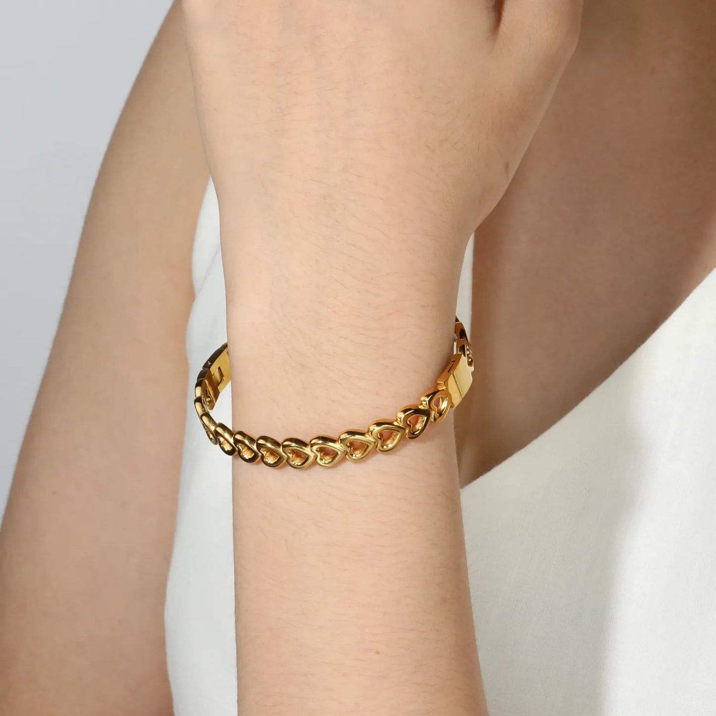 Romantic Whispers: Delicate Continuous Cutout Heart Hinged Bangle