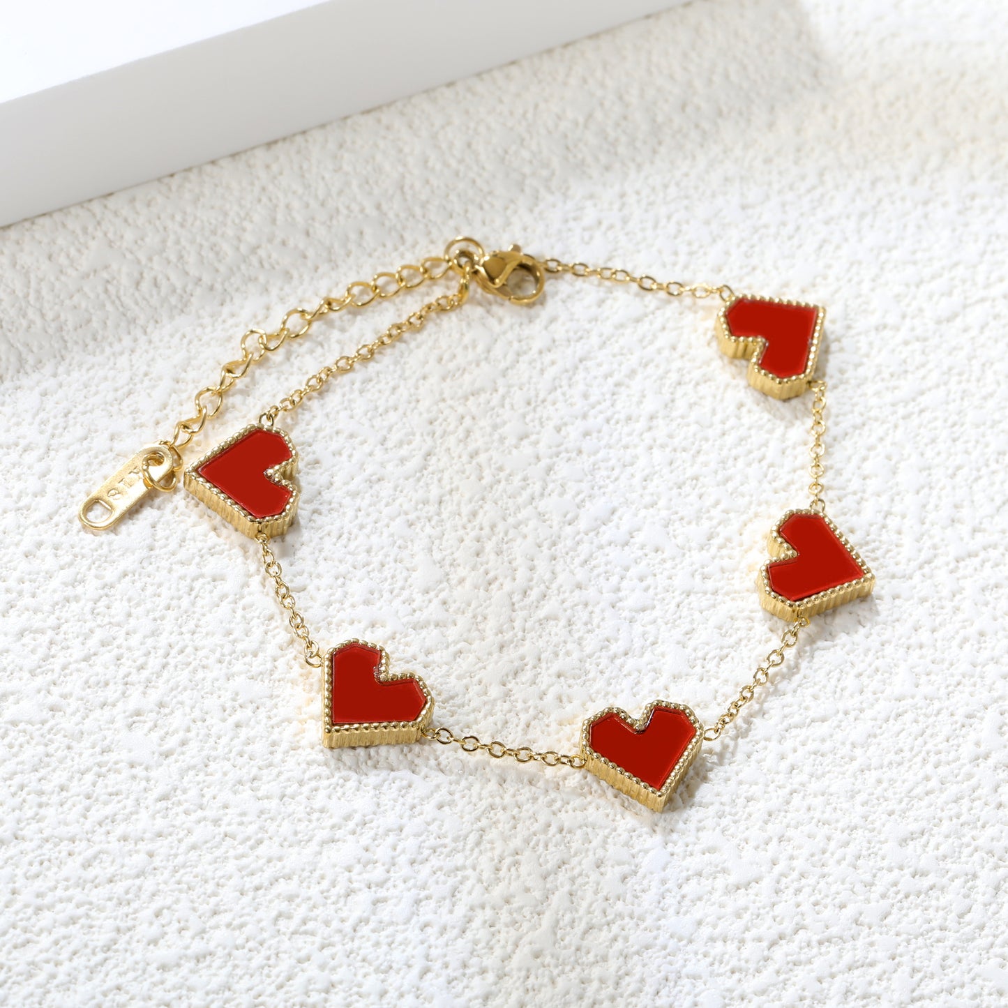 kaleidoscope-luxury-bracelet-design-red-gold
