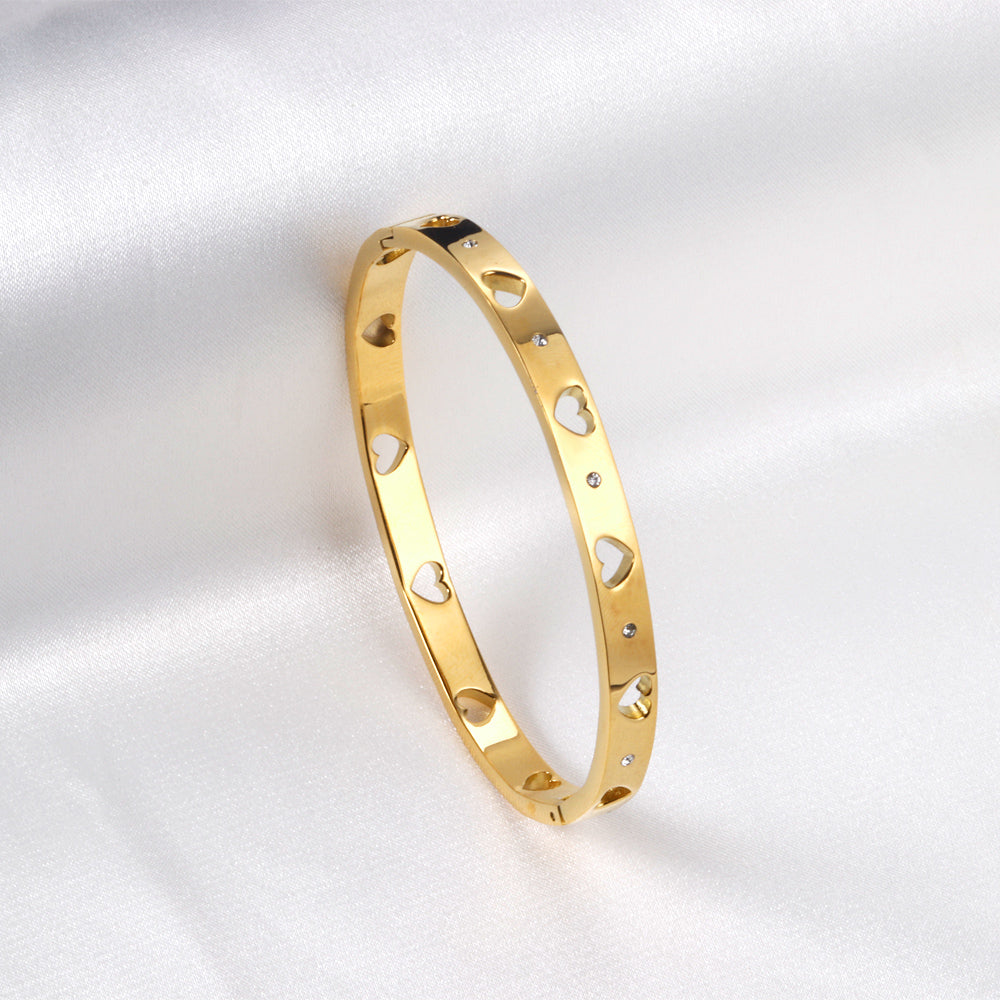 luxury-heart-design-hypoallergenic-gold  