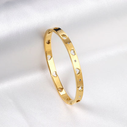 luxury-heart-design-hypoallergenic-gold  