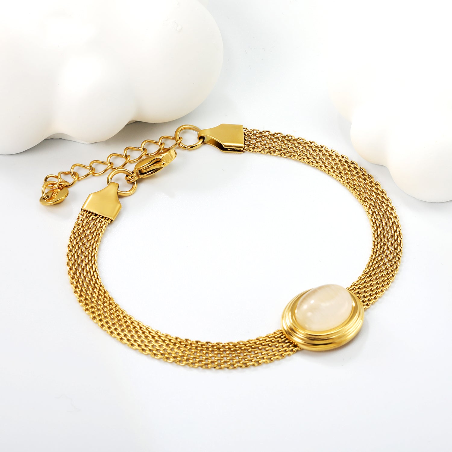 mineral-luxury-bracelet-design-white
