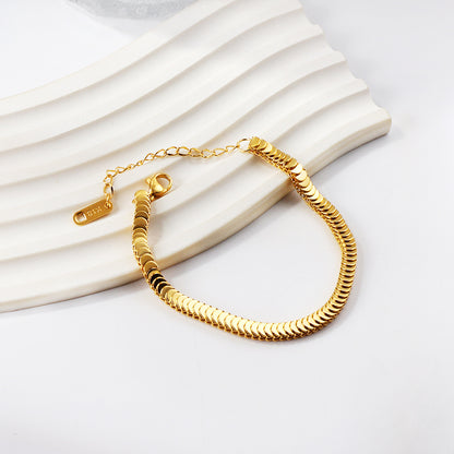 minimalist-luxury-bracelet-design-gold