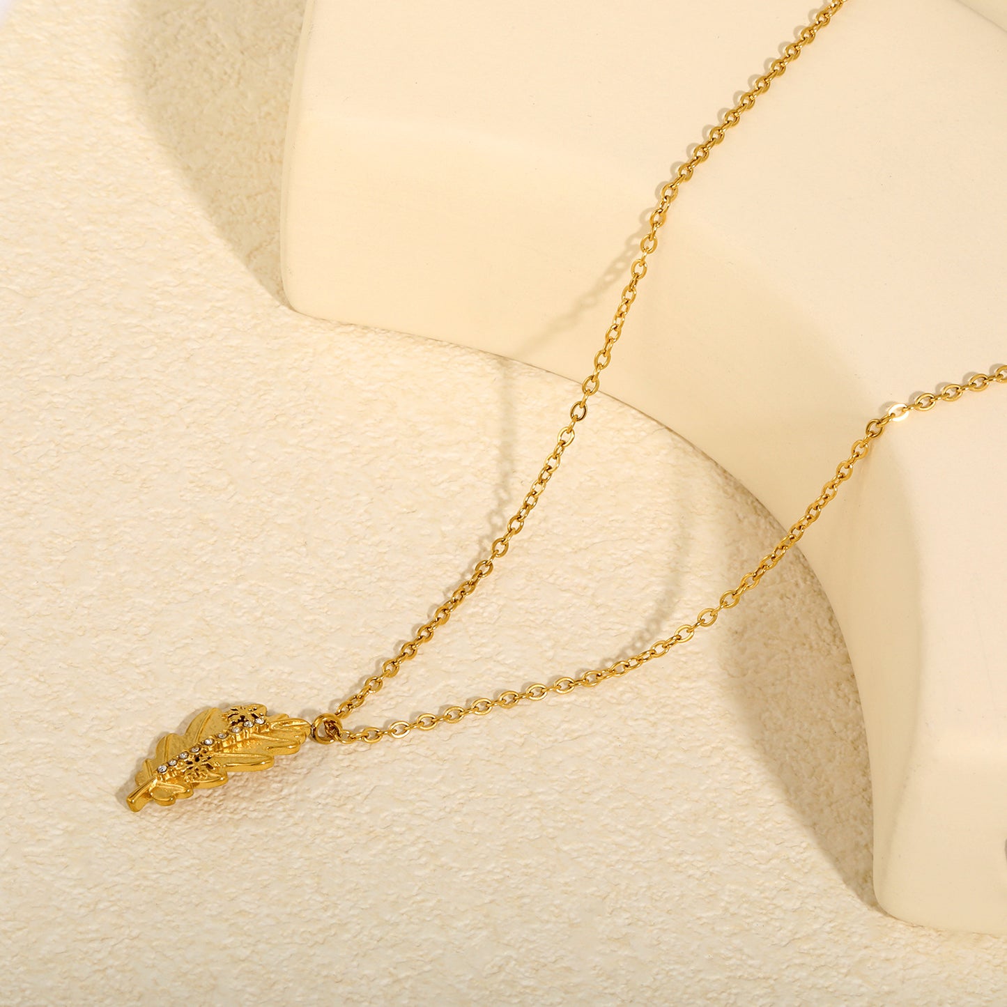 Artfully Textured Gold Leaf Necklace to Add Warmth to Your Daily Attire
