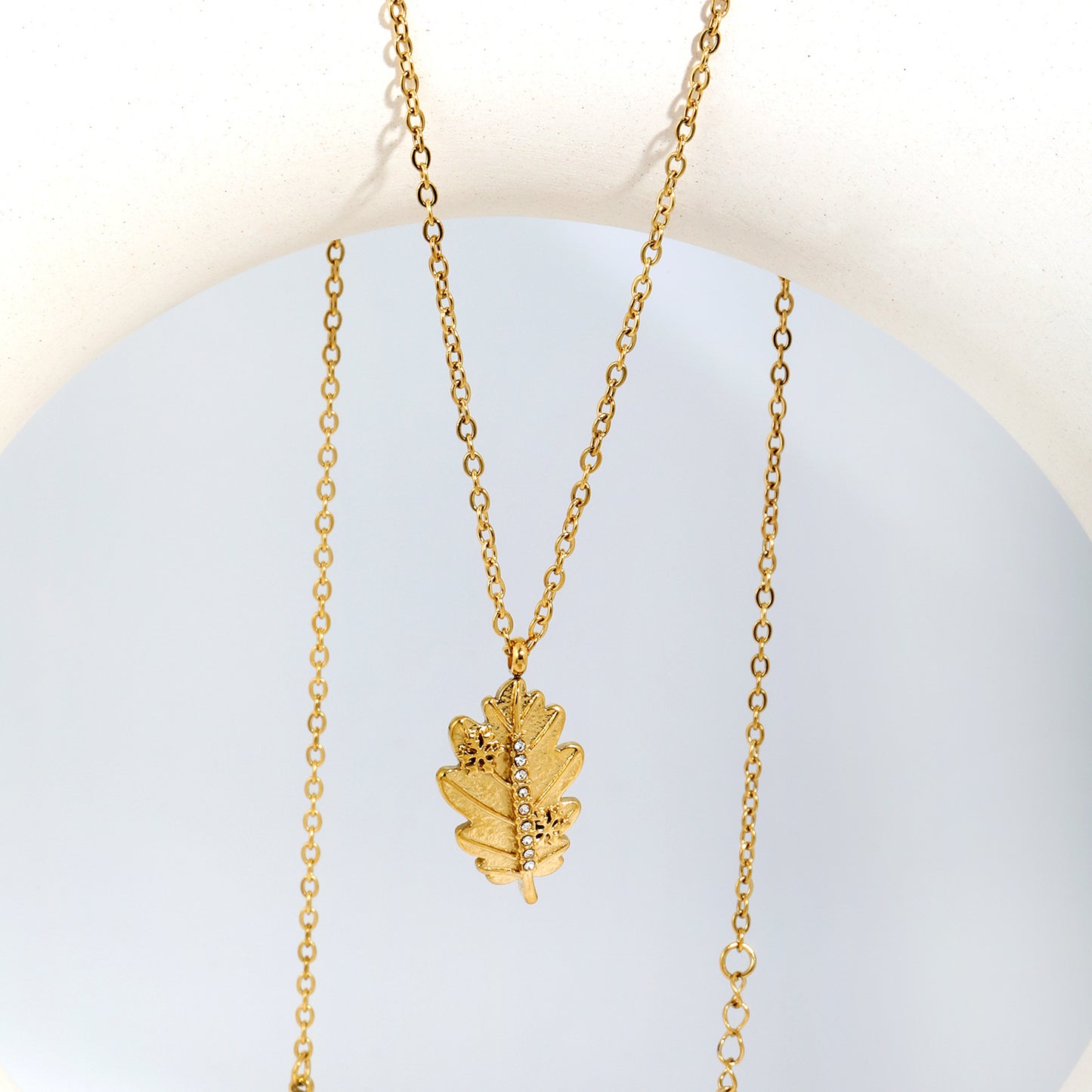 Artfully Textured Gold Leaf Necklace to Add Warmth to Your Daily Attire