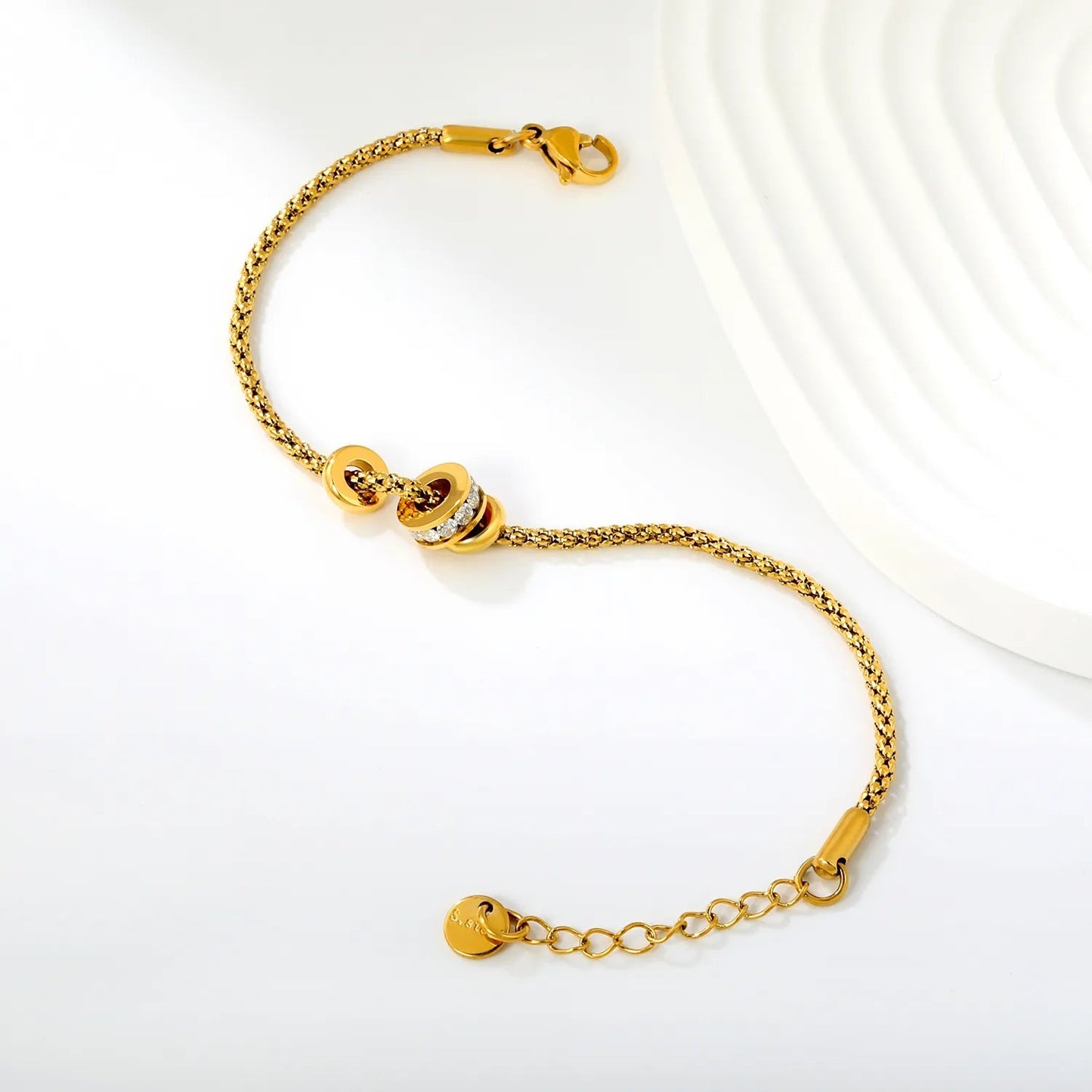 Classic Luxury Bracelet Symbolizing Continuous Good Fortune and Elegance