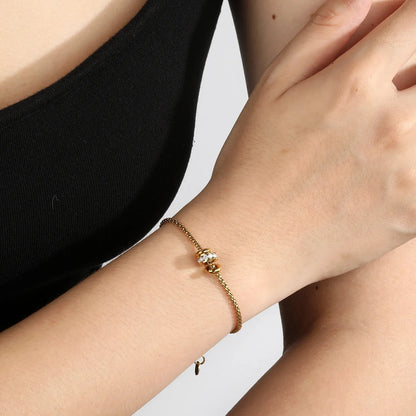 Classic Luxury Bracelet Symbolizing Continuous Good Fortune and Elegance