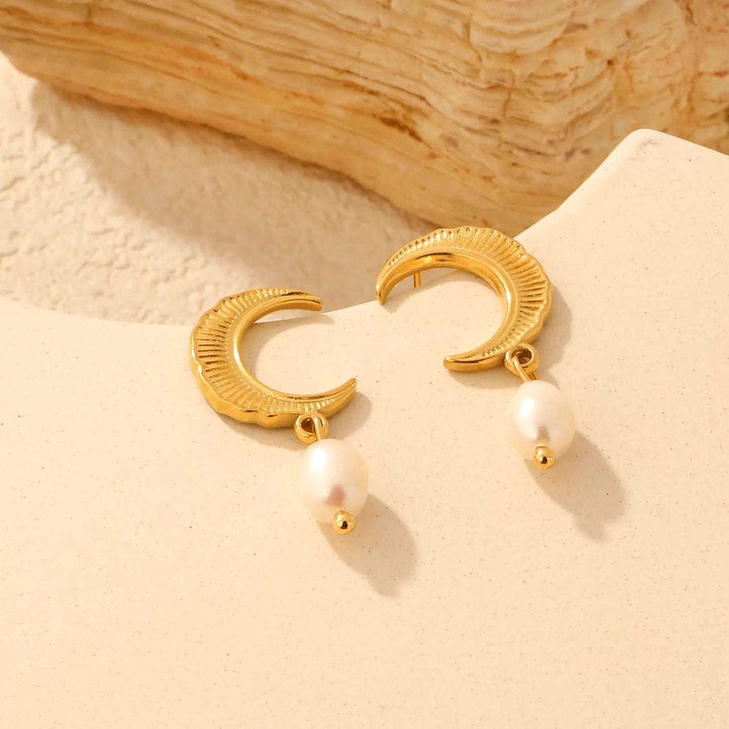 Wholesale 6x8mm natural-look rice shape baroque pearl Earrings